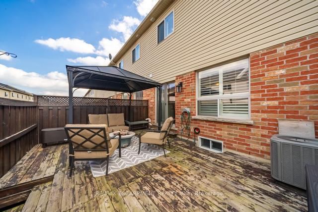 33 Redcedar Cres, House attached with 3 bedrooms, 2 bathrooms and 2 parking in Hamilton ON | Image 31