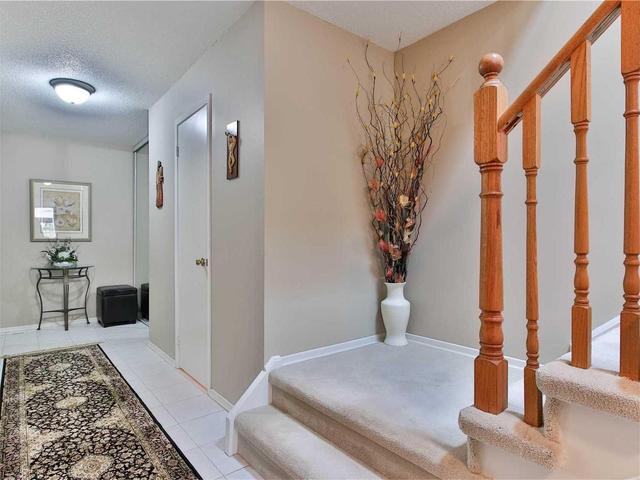 24 Ebby Ave, House attached with 3 bedrooms, 4 bathrooms and 2 parking in Brampton ON | Image 6