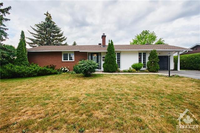 8 Andover Place, House detached with 4 bedrooms, 2 bathrooms and 5 parking in Ottawa ON | Image 1