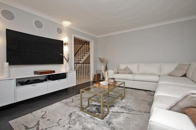 39 Moccasin Tr, House detached with 3 bedrooms, 4 bathrooms and 6 parking in Vaughan ON | Image 11