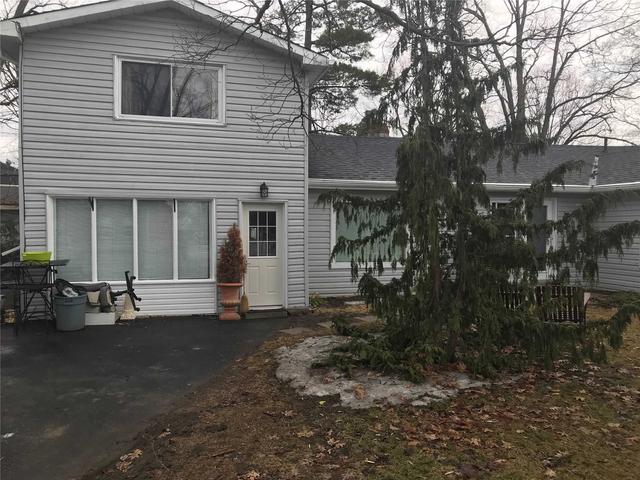 14 Queen St, House detached with 2 bedrooms, 2 bathrooms and 4 parking in Kawartha Lakes ON | Image 2