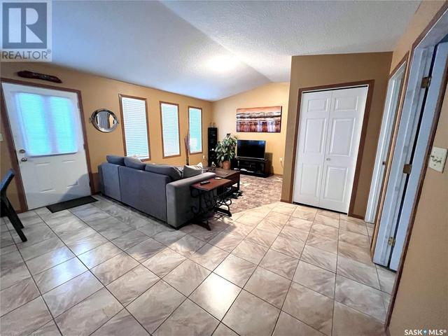 391 2nd Street W, House detached with 2 bedrooms, 2 bathrooms and null parking in Glaslyn SK | Image 11
