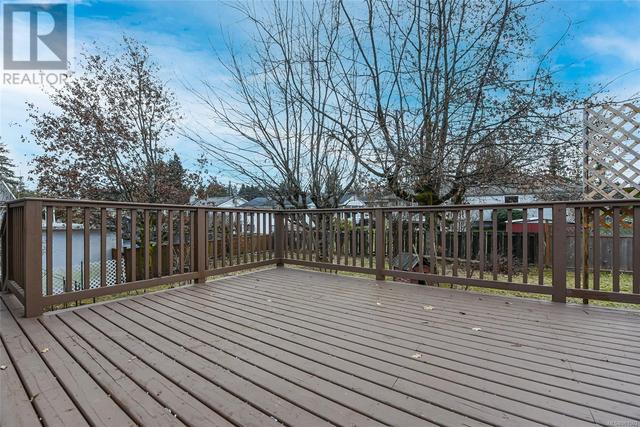 1757 Harmston Ave, House detached with 4 bedrooms, 3 bathrooms and 3 parking in Courtenay BC | Image 12