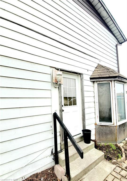 4361 Sixth Avenue, House detached with 4 bedrooms, 2 bathrooms and null parking in Niagara Falls ON | Image 2