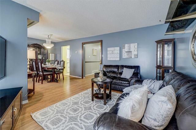 19 Shademaster Crt, House attached with 3 bedrooms, 2 bathrooms and 3 parking in Toronto ON | Image 14