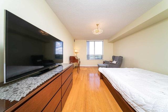 2317 - 18 Sommerset Way, Condo with 2 bedrooms, 2 bathrooms and 1 parking in Toronto ON | Image 21