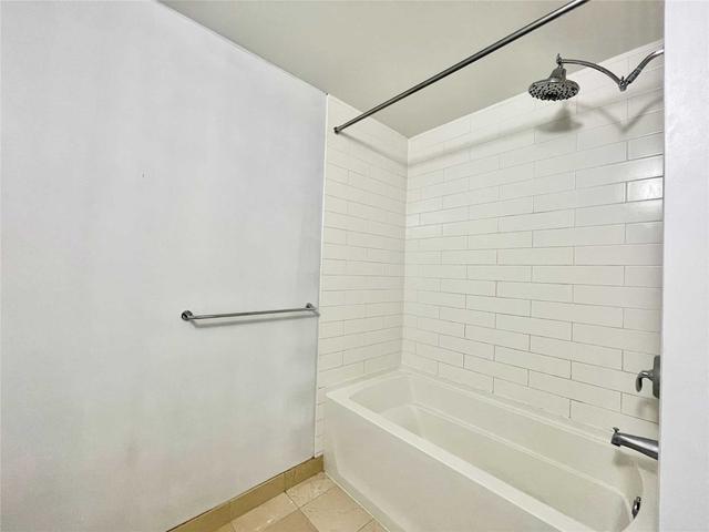 621 - 35 Hayden St, Condo with 1 bedrooms, 1 bathrooms and 1 parking in Toronto ON | Image 8