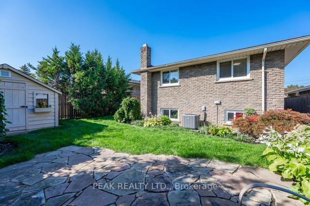 11 Valery Crt, House detached with 3 bedrooms, 2 bathrooms and 3 parking in Hamilton ON | Image 31