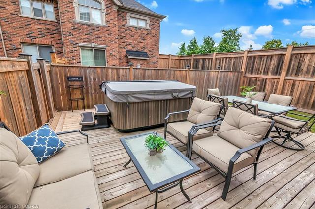 2486 Village Common Drive, House attached with 6 bedrooms, 4 bathrooms and 4 parking in Oakville ON | Image 39