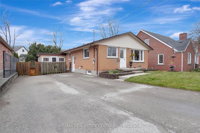 290 Exhibition St, House detached with 3 bedrooms, 2 bathrooms and 6 parking in Guelph ON | Image 12