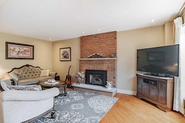 2048 Grand Blvd, House detached with 4 bedrooms, 3 bathrooms and 4 parking in Oakville ON | Image 3