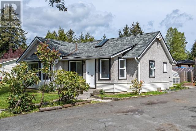 1960 Robb Ave, House detached with 3 bedrooms, 2 bathrooms and 1 parking in Comox BC | Card Image