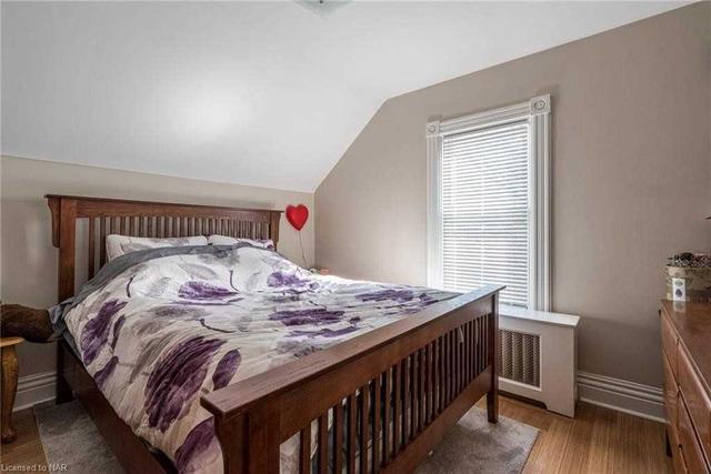 11 Carlton St, House detached with 3 bedrooms, 2 bathrooms and 50 parking in St. Catharines ON | Image 7