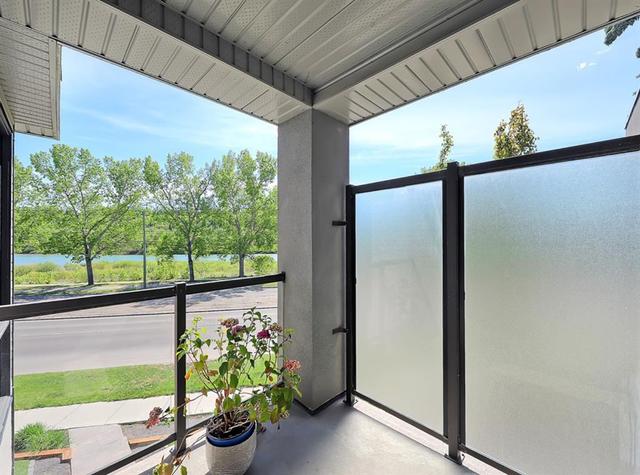 2710 Parkdale Boulevard Nw, Home with 4 bedrooms, 3 bathrooms and 2 parking in Calgary AB | Image 9