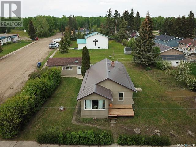 402 4th Street, House detached with 2 bedrooms, 1 bathrooms and null parking in Medstead SK | Image 2