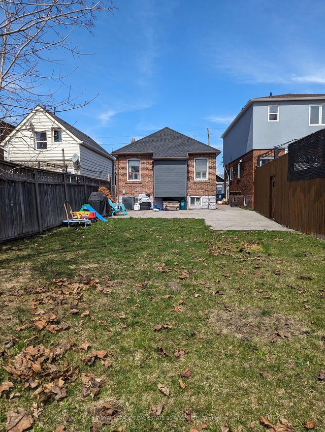 109 Bowie Ave, House detached with 2 bedrooms, 2 bathrooms and 1 parking in Toronto ON | Image 18