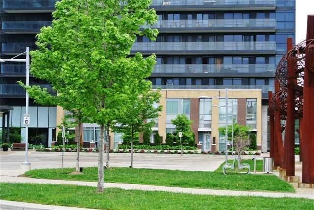 Th03 - 29 Singer Crt, Townhouse with 2 bedrooms, 3 bathrooms and 2 parking in Toronto ON | Image 2