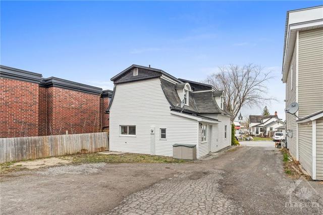 1138 Tighe Street, House detached with 3 bedrooms, 2 bathrooms and 4 parking in Ottawa ON | Image 29