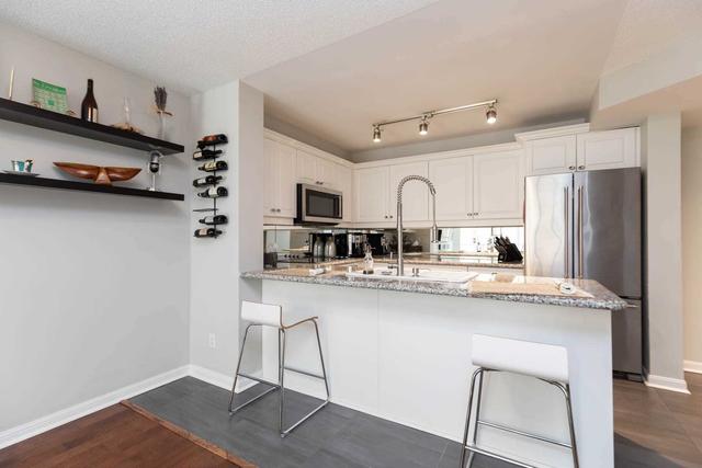 303 - 3130 Yonge St, Condo with 2 bedrooms, 2 bathrooms and 1 parking in Toronto ON | Image 4