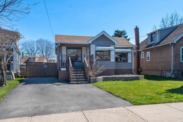 780 Knox Ave, House detached with 2 bedrooms, 2 bathrooms and 2 parking in Hamilton ON | Image 1