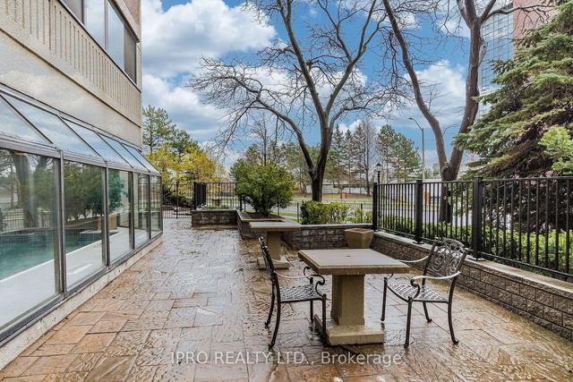 1001 - 4235 Sherwoodtowne Blvd, Condo with 3 bedrooms, 3 bathrooms and 1 parking in Mississauga ON | Image 35
