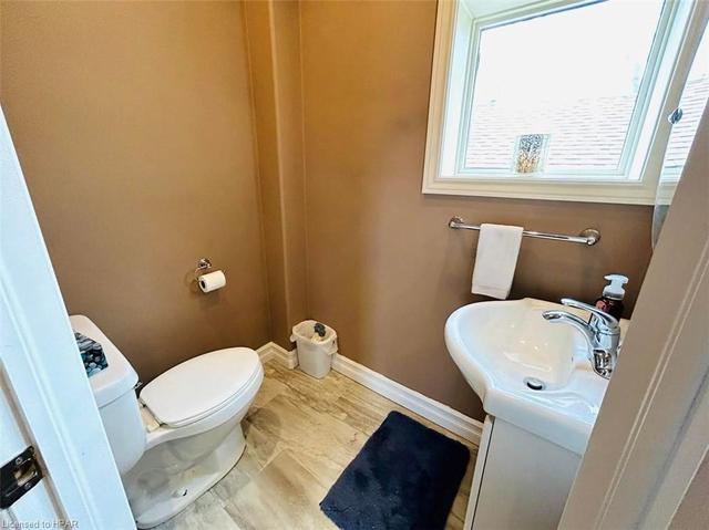 25 Maple Street, House detached with 2 bedrooms, 1 bathrooms and null parking in North Huron ON | Image 4