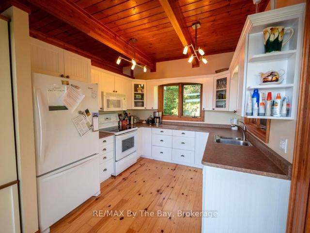23212 Georgian Bay Shore, House detached with 3 bedrooms, 2 bathrooms and 0 parking in Georgian Bay ON | Image 4