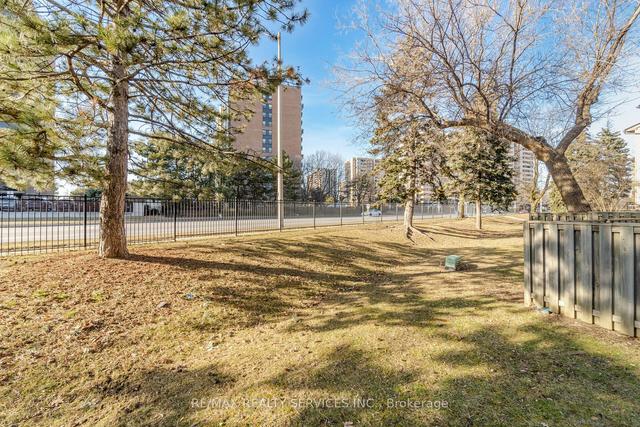 16 - 16 Carleton Pl, Townhouse with 3 bedrooms, 2 bathrooms and 2 parking in Brampton ON | Image 25