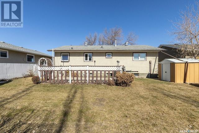233 Assiniboine Drive, House detached with 4 bedrooms, 2 bathrooms and null parking in Saskatoon SK | Image 36