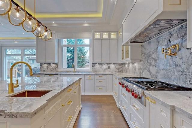 49 Rollscourt Dr, House detached with 5 bedrooms, 7 bathrooms and 9 parking in Toronto ON | Image 9