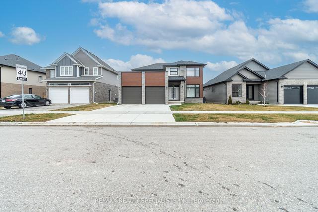 61 Royal Cres, House detached with 4 bedrooms, 3 bathrooms and 6 parking in Southwold ON | Image 12