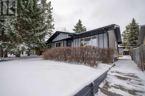 11111 Braxton Road Sw, House detached with 4 bedrooms, 3 bathrooms and 4 parking in Calgary AB | Card Image