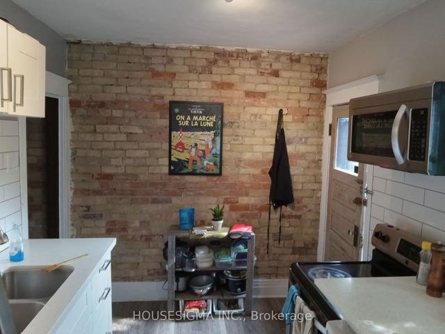 upper - 256 Woodbine Ave S, House attached with 2 bedrooms, 1 bathrooms and 1 parking in Toronto ON | Image 15