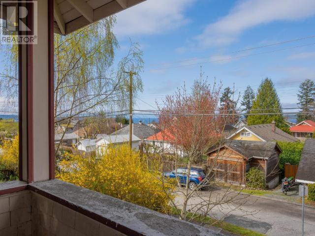5782 Willow Ave, House detached with 3 bedrooms, 2 bathrooms and null parking in Powell River BC | Image 2