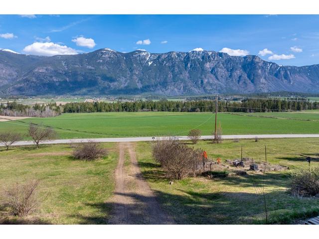 3481 Crestview Road, House detached with 2 bedrooms, 2 bathrooms and null parking in Central Kootenay B BC | Image 39