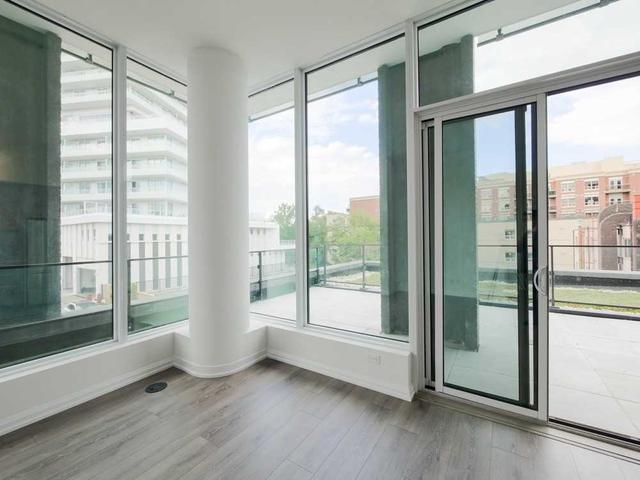 202 - 4208 Dundas St W, Condo with 2 bedrooms, 1 bathrooms and 1 parking in Toronto ON | Image 2