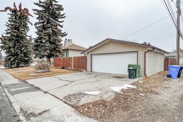 3308 2 Street Ne, House detached with 3 bedrooms, 1 bathrooms and 4 parking in Calgary AB | Image 3
