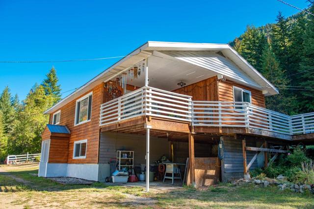 1110 Highway 22, House detached with 3 bedrooms, 1 bathrooms and null parking in Kootenay Boundary B BC | Image 13