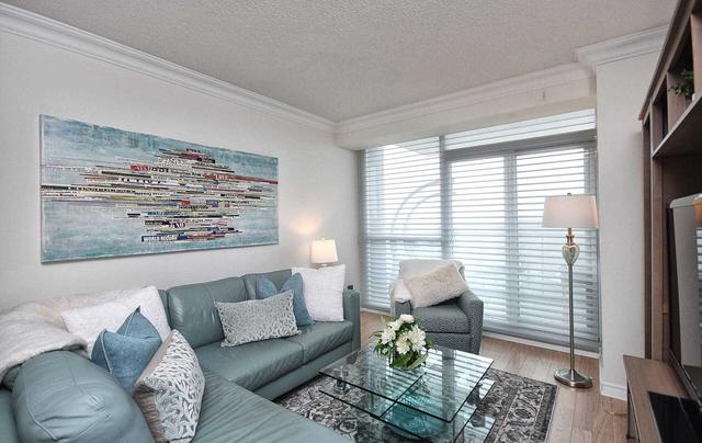 1207 - 88 Promenade Circ, Condo with 2 bedrooms, 2 bathrooms and 1 parking in Vaughan ON | Image 3