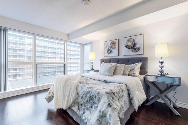 1509 - 386 Yonge St, Condo with 2 bedrooms, 2 bathrooms and 1 parking in Toronto ON | Image 4