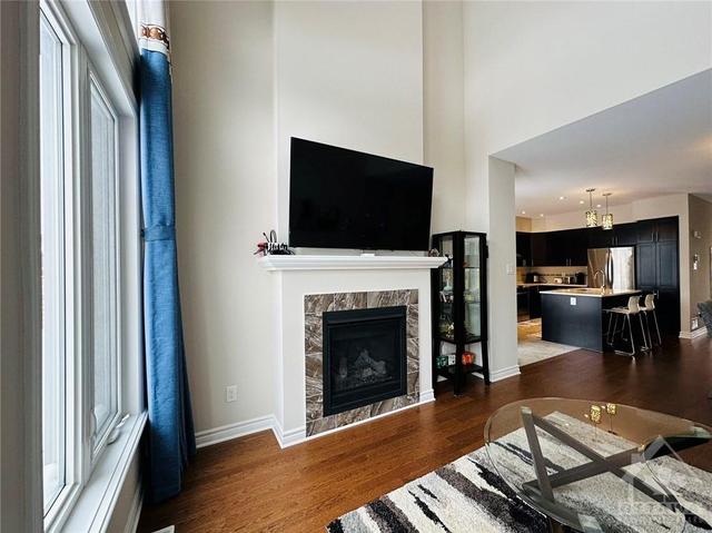 239 Dolce Crescent, Townhouse with 3 bedrooms, 3 bathrooms and 3 parking in Ottawa ON | Image 10