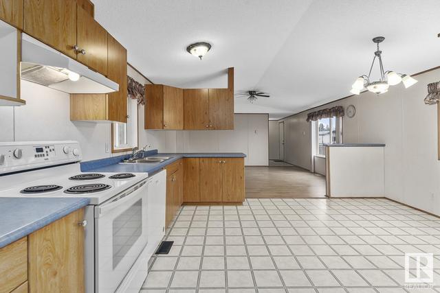 5320 53 St, House other with 3 bedrooms, 2 bathrooms and null parking in Cold Lake AB | Image 22