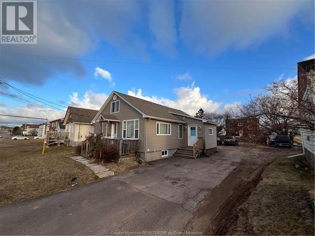 110 Connolly St, House detached with 6 bedrooms, 2 bathrooms and null parking in Moncton NB | Image 33