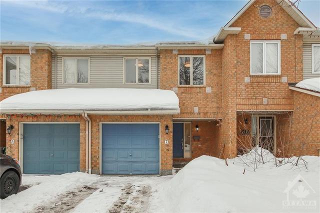 7 Deerchase Court, Townhouse with 3 bedrooms, 3 bathrooms and 2 parking in Ottawa ON | Image 1