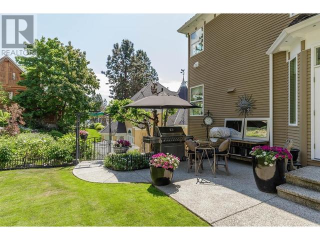 10569 Okanagan Centre Road W, House detached with 5 bedrooms, 2 bathrooms and 6 parking in Lake Country BC | Image 3