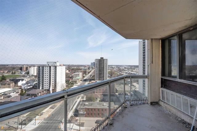 363 Colborne St, Condo with 1 bedrooms, 1 bathrooms and 1 parking in London ON | Image 3