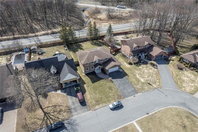 1701 Blakely Drive, House detached with 5 bedrooms, 3 bathrooms and 6 parking in Cornwall ON | Image 2