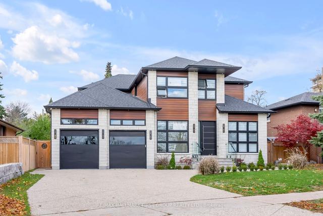 246 Edenbridge Dr, House detached with 4 bedrooms, 5 bathrooms and 6 parking in Toronto ON | Image 1