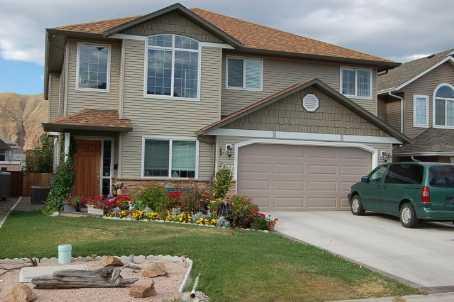 2194 Invermere Pl, House detached with 3 bedrooms, 3 bathrooms and 4 parking in Kamloops BC | Card Image