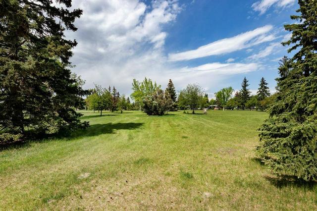28 Meadowlark Crescent Sw, House detached with 4 bedrooms, 3 bathrooms and 2 parking in Calgary AB | Image 34
